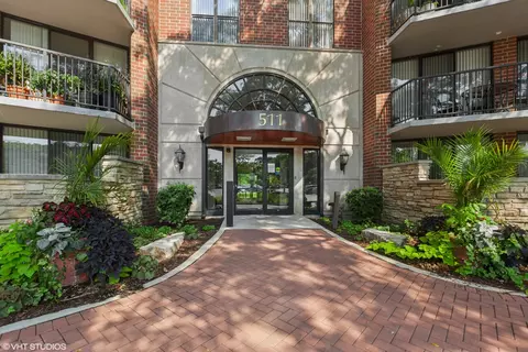 511 Aurora Ave #108, Naperville, IL 60540
