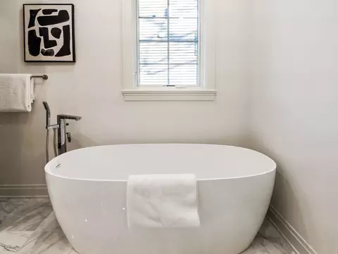 Bath - 1 Morrison Rd, Northbrook, IL 60062 photo 3 of 9