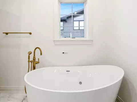 Bath - 1 Morrison Rd, Northbrook, IL 60062 photo 5 of 9