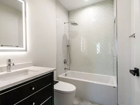 Bath - 1 Morrison Rd, Northbrook, IL 60062 photo 7 of 9
