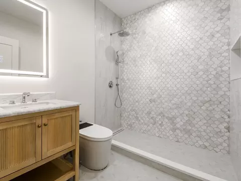 Bath - 1 Morrison Rd, Northbrook, IL 60062 photo 8 of 9