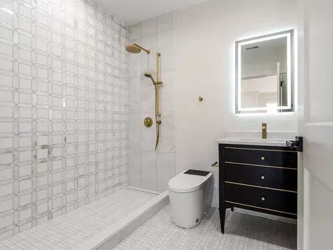 Bath - 1 Morrison Rd, Northbrook, IL 60062 photo 6 of 9