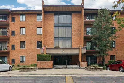 801 79th St #405, Darien, IL 60561