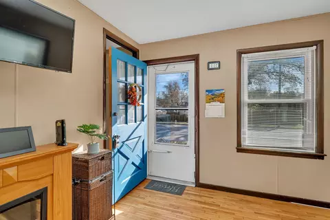 Entry Way - 418 Armstrong St, Morris, IL 60450 photo 1 of 2