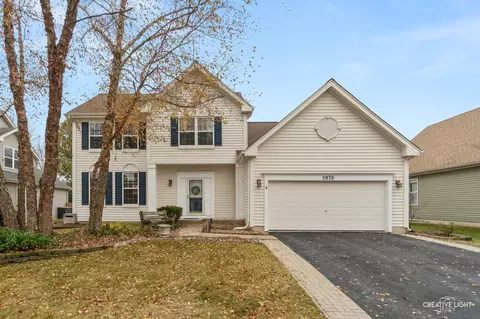 2979 Arbor Ln, Aurora, IL 60502