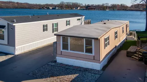416 S Cogswell Dr #18, Silver Lake, WI 53170