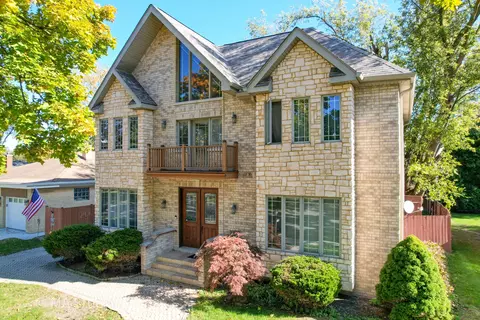 9237 Mason Ave, Morton Grove, IL 60053