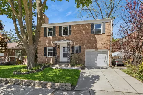 887 Deerfield Rd, Highland Park, IL 60035