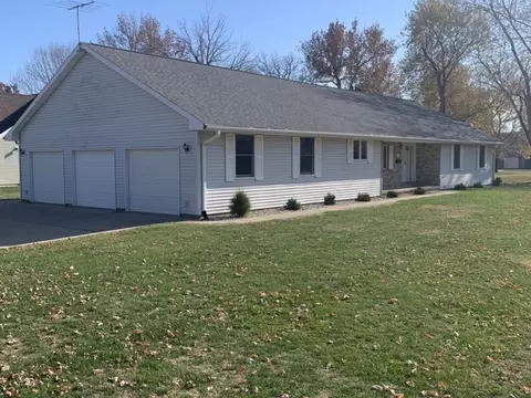 711 N West St, Le Roy, IL 61752