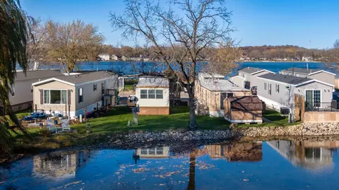 416 S Cogswell Dr #19, Silver Lake, WI 53170