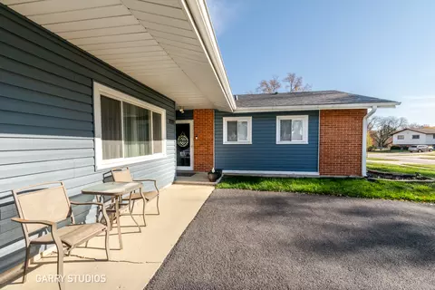 730 Ashley Ct, Hoffman Estates, IL 60169 photo 3