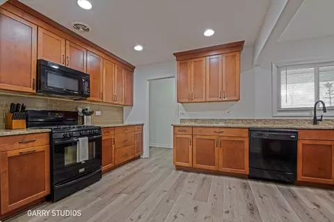 730 Ashley Ct, Hoffman Estates, IL 60169 photo 4