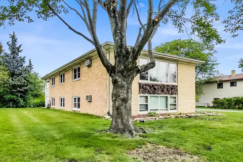 16 W674 56th Pl, Clarendon Hills, IL 60514