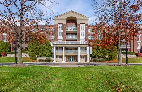 7021 W Touhy Ave #207, Niles, IL 60714
