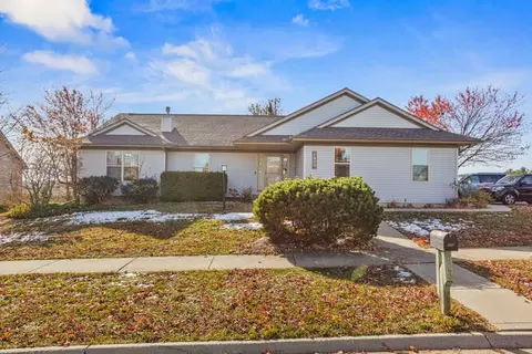 1913 Trails Dr, Urbana, IL 61802