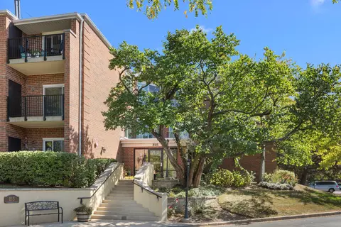 815 Leicester Rd #219, Elk Grove Village, IL 60007