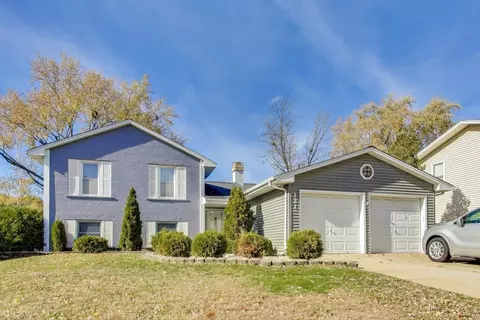 121 S Lancaster Dr, Bolingbrook, IL 60440