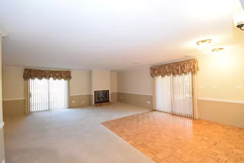 Living - 1000 Apple Valley Dr, Bartlett, IL 60103 photo 3 of 6