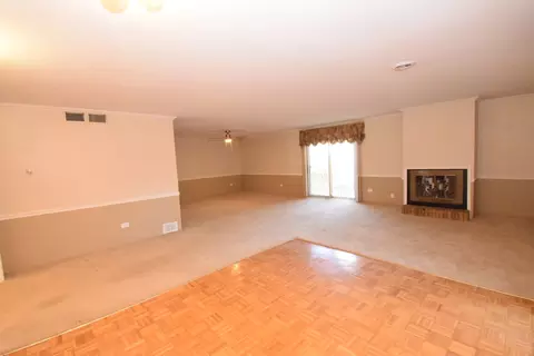 Living - 1000 Apple Valley Dr, Bartlett, IL 60103 photo 4 of 6