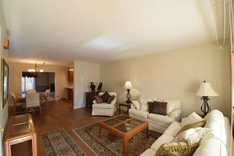 Living - 1000 Apple Valley Dr, Bartlett, IL 60103 photo 1 of 6