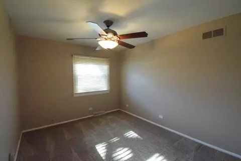 Bedroom - 1000 Apple Valley Dr, Bartlett, IL 60103 photo 4 of 4
