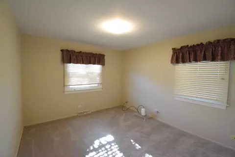Bedroom - 1000 Apple Valley Dr, Bartlett, IL 60103 photo 3 of 4