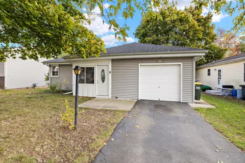 1014 Maple St, Lake In The Hills, IL 60156