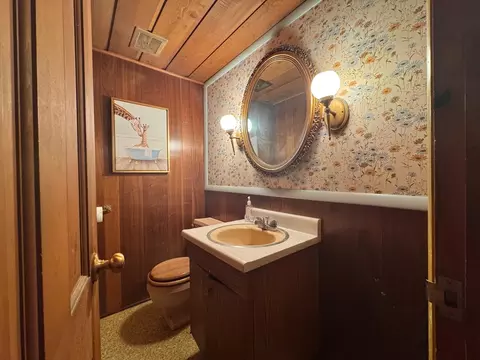 Bath - 714 E Thacker St, Des Plaines, IL 60016 photo 1 of 1