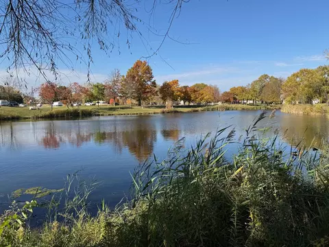 View/Area - 714 E Thacker St, Des Plaines, IL 60016 photo 1 of 5