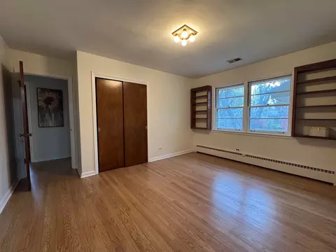 Bedroom - 714 E Thacker St, Des Plaines, IL 60016 photo 1 of 2