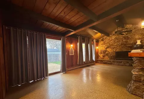 Living - 714 E Thacker St, Des Plaines, IL 60016 photo 2 of 3
