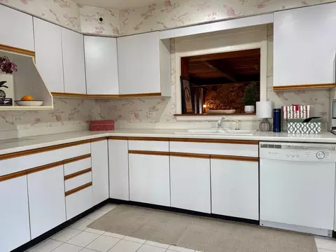 Kitchen - 714 E Thacker St, Des Plaines, IL 60016 photo 2 of 3
