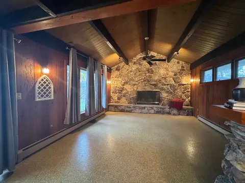 Living - 714 E Thacker St, Des Plaines, IL 60016 photo 1 of 3