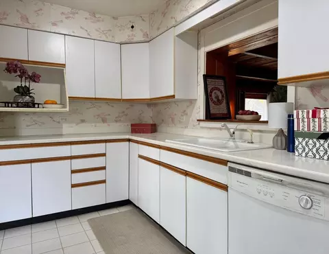 Kitchen - 714 E Thacker St, Des Plaines, IL 60016 photo 1 of 3