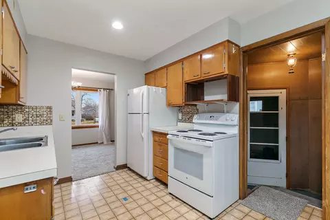 Kitchen - 2 Adams St, East Dundee, IL 60118 photo 3 of 4