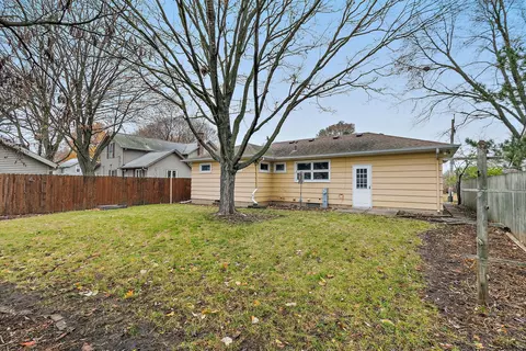 Exterior - 2 Adams St, East Dundee, IL 60118 photo 2 of 3