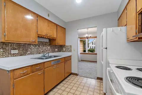 Kitchen - 2 Adams St, East Dundee, IL 60118 photo 4 of 4