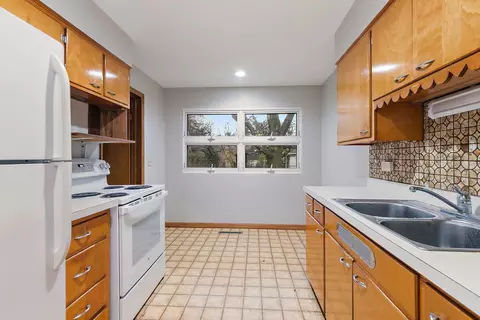 Kitchen - 2 Adams St, East Dundee, IL 60118 photo 2 of 4