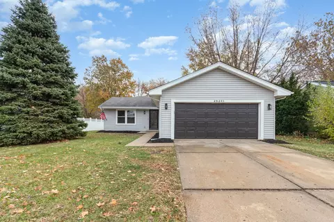 2 S261 Sanchez Dr, Warrenville, IL 60555