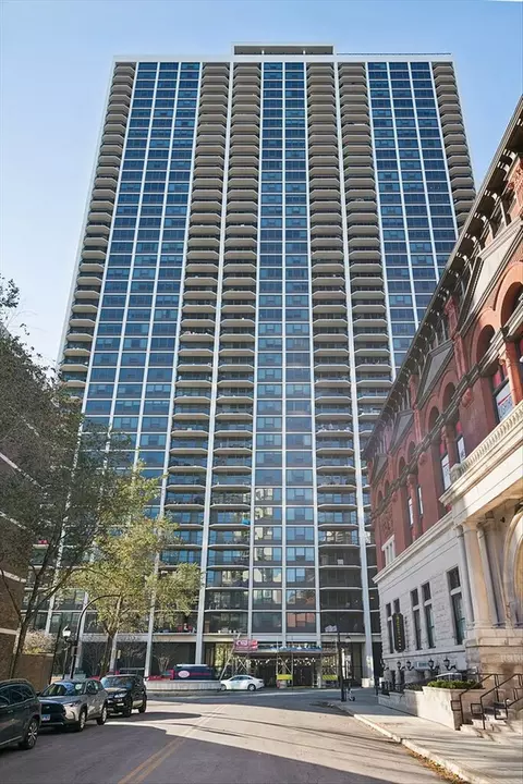 1560 N Sandburg Ter #2607J, Chicago, IL 60610