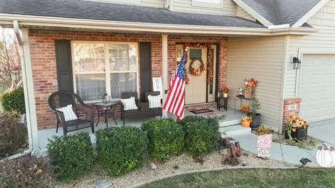 Exterior - 905 Dresser Dr, Normal, IL 61761 photo 4 of 9
