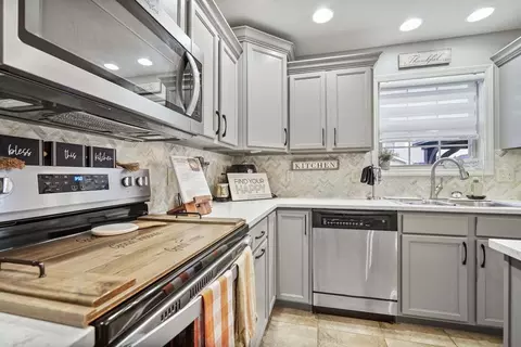 Kitchen - 905 Dresser Dr, Normal, IL 61761 photo 2 of 4
