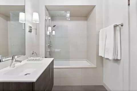 Bath - Undisclosed, Chicago, IL 60657 photo 1 of 3