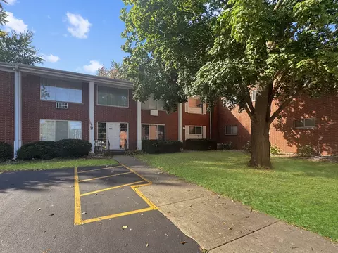 124 N Whistler Ave #B8, Freeport, IL 61032