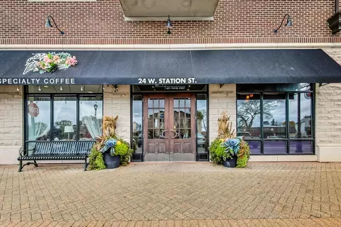 24 W Station St #403W, Palatine, IL 60067