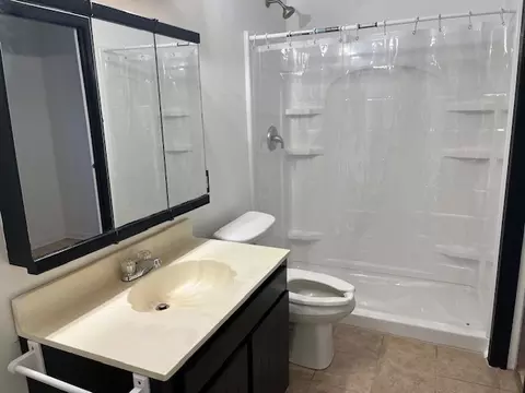 Bath - 1815 Brighton Cir, Aurora, IL 60506 photo 1 of 2