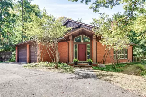1175 Edgewood Rd, Lake Forest, IL 60045