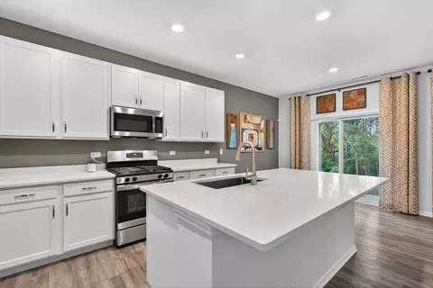 Kitchen - 1001 Draper Rd, Mchenry, IL 60050 photo 2 of 4