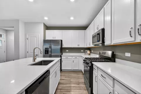 Kitchen - 1001 Draper Rd, Mchenry, IL 60050 photo 3 of 4