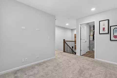 Entry Way - 1001 Draper Rd, Mchenry, IL 60050 photo 2 of 2
